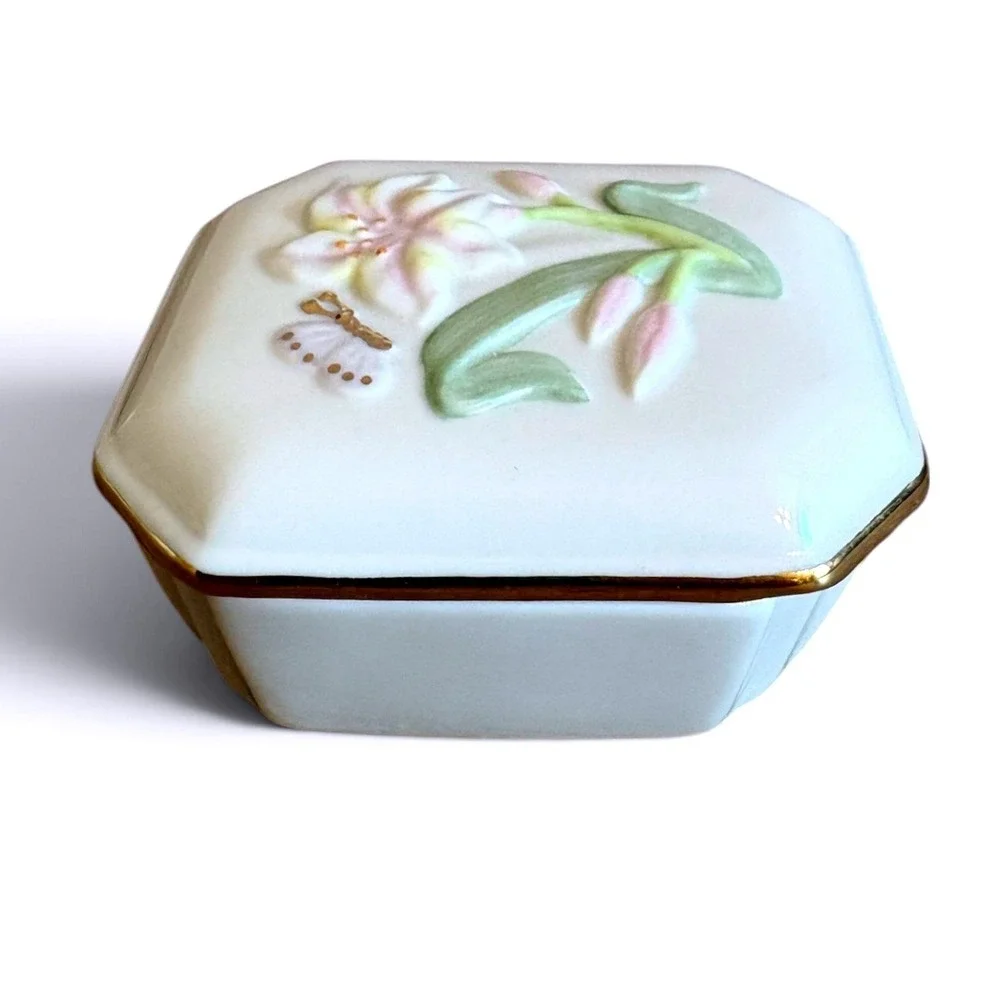 Lenox Porcelain Trinket Box Butterfly Lily Floral Gold Trim Ivory Jewelry Dish